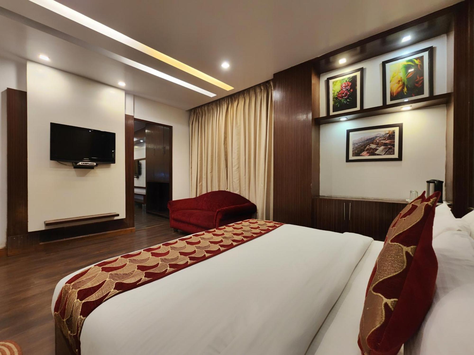 Hotel Surya Shimla Exteriör bild