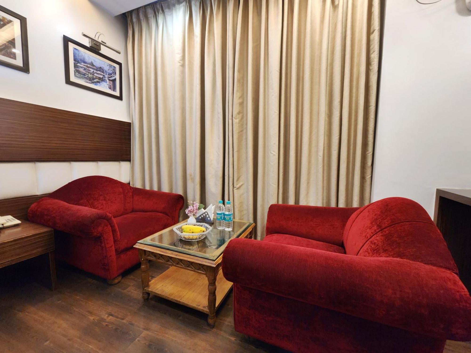 Hotel Surya Shimla Exteriör bild