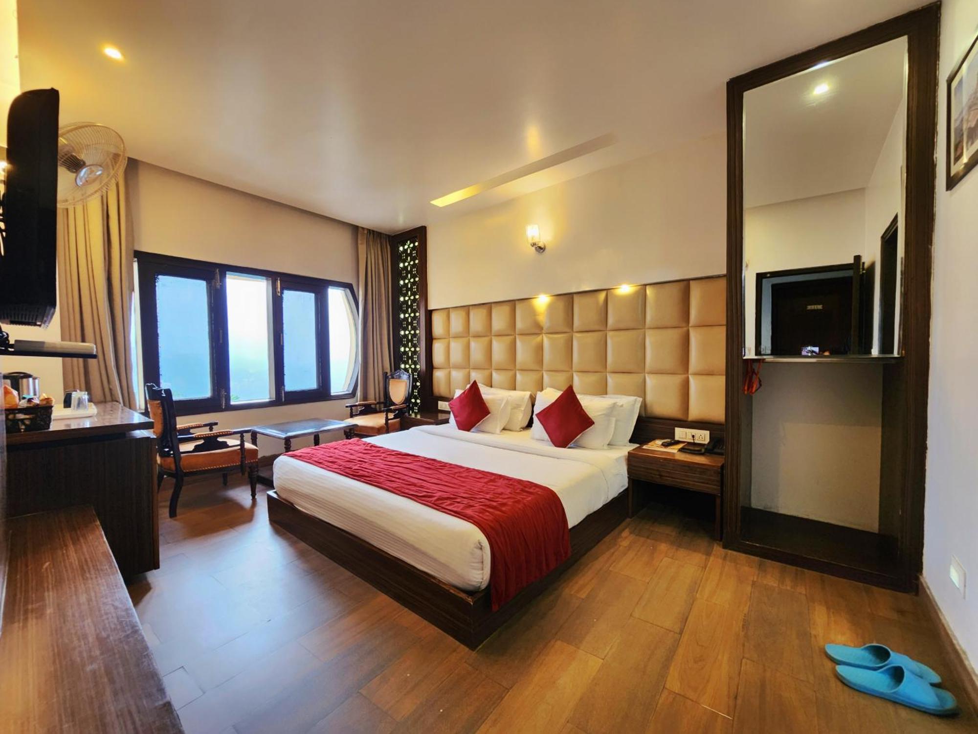 Hotel Surya Shimla Exteriör bild
