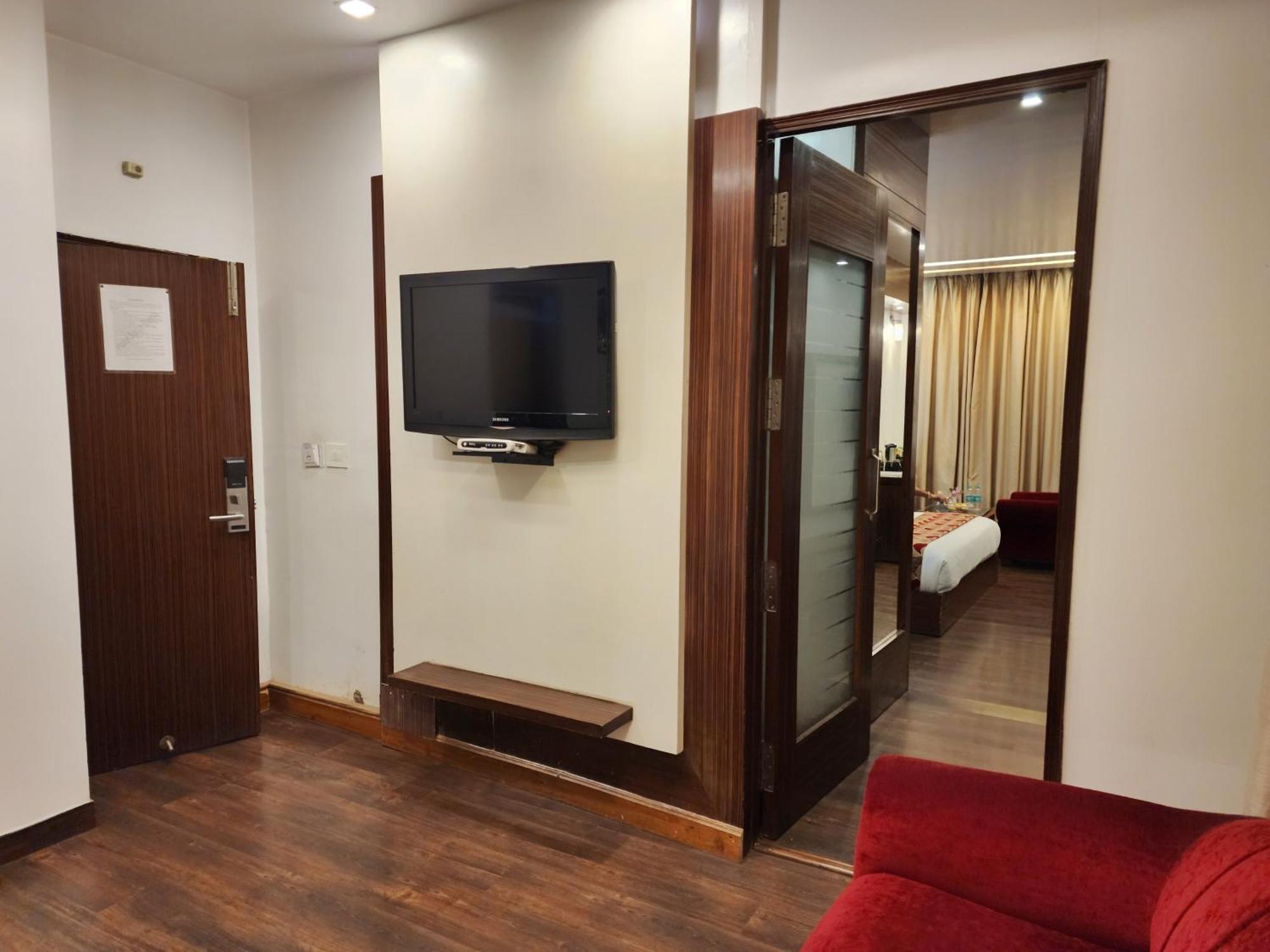 Hotel Surya Shimla Exteriör bild