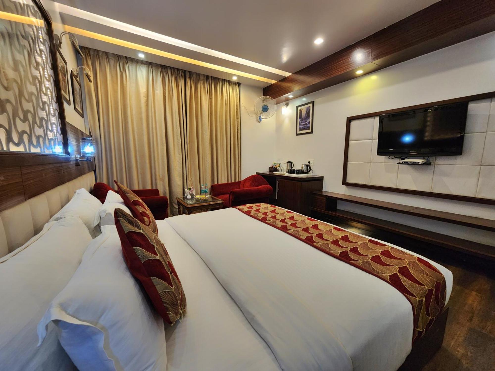Hotel Surya Shimla Exteriör bild