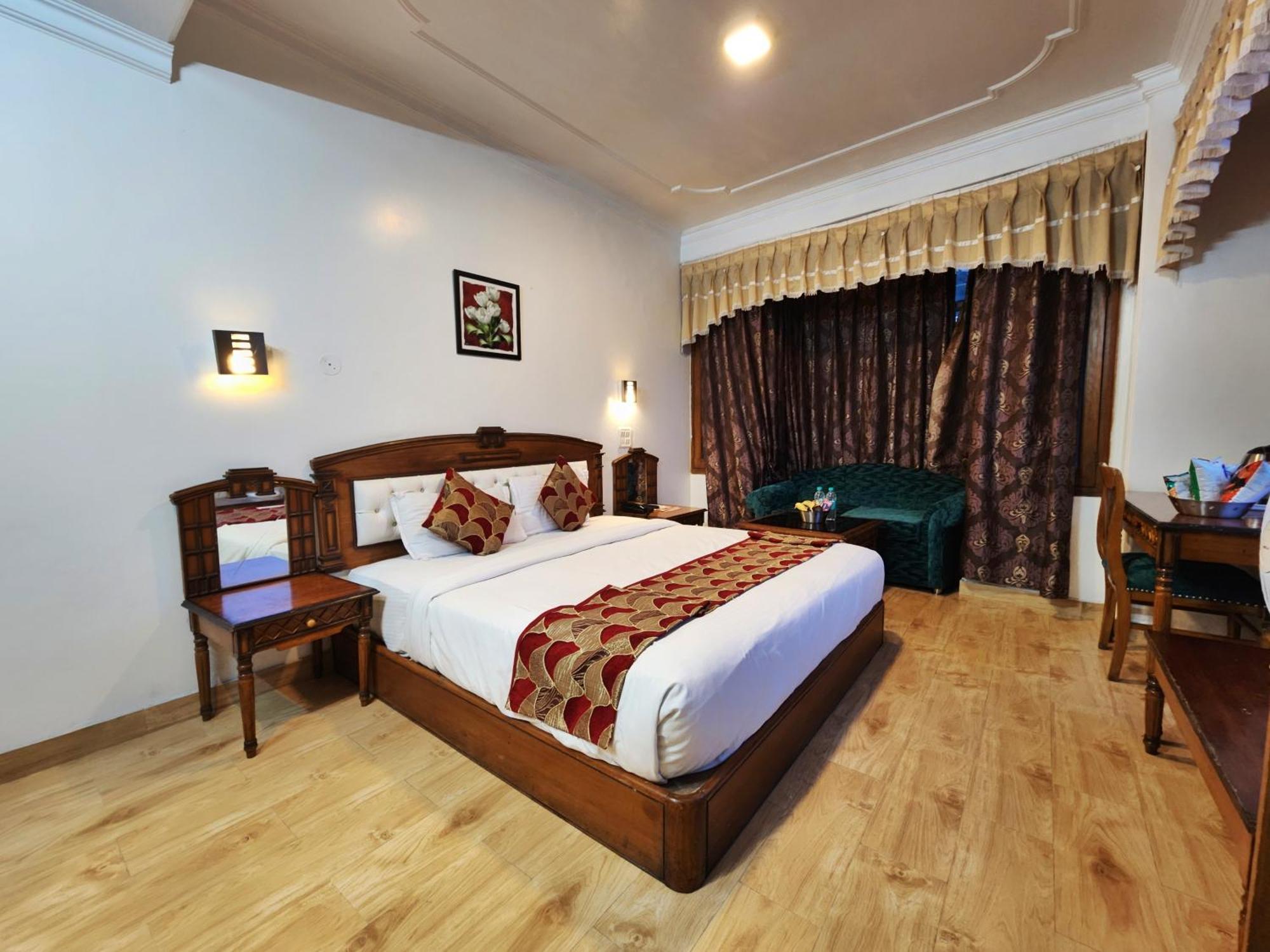 Hotel Surya Shimla Exteriör bild