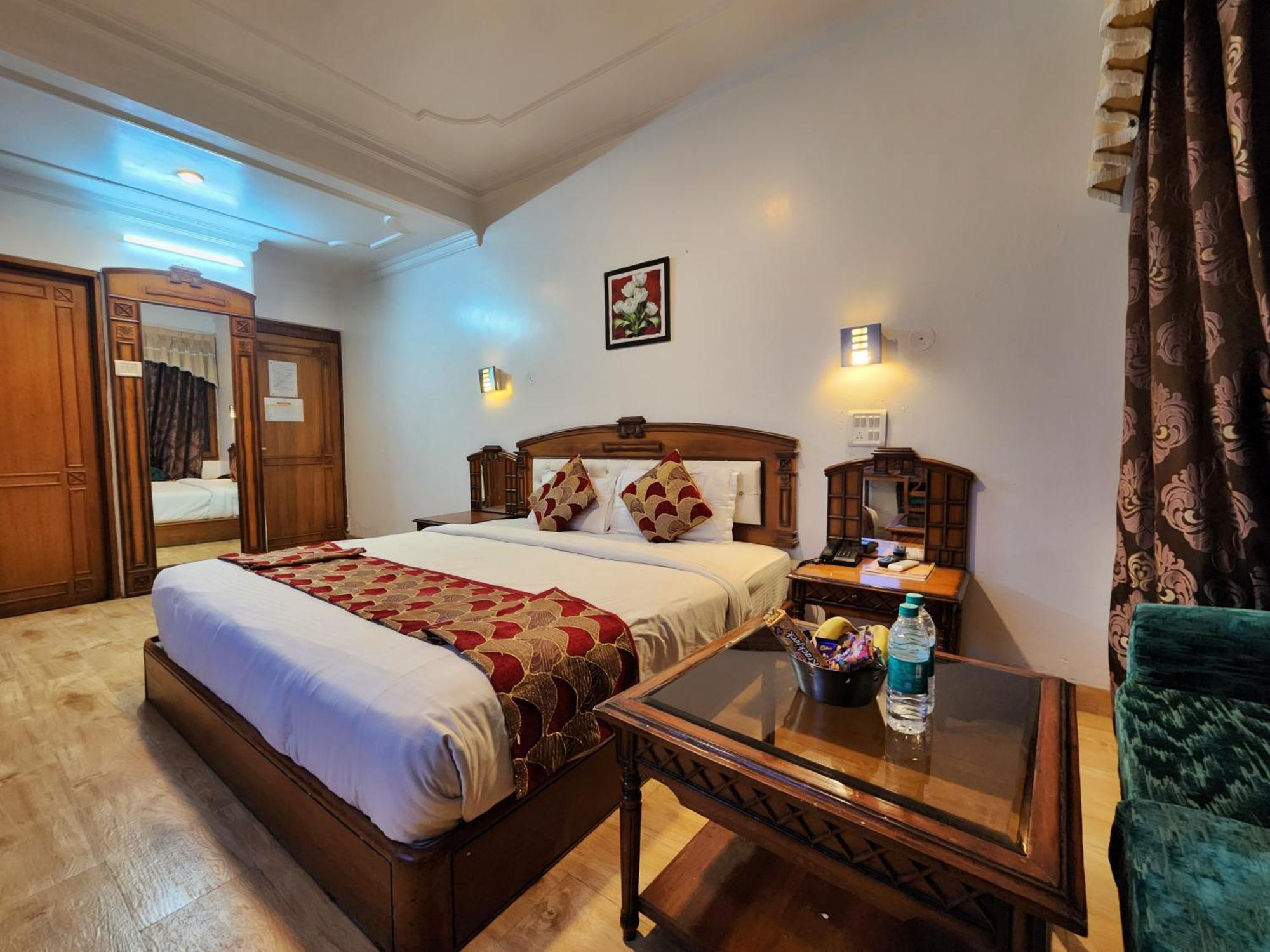 Hotel Surya Shimla Exteriör bild