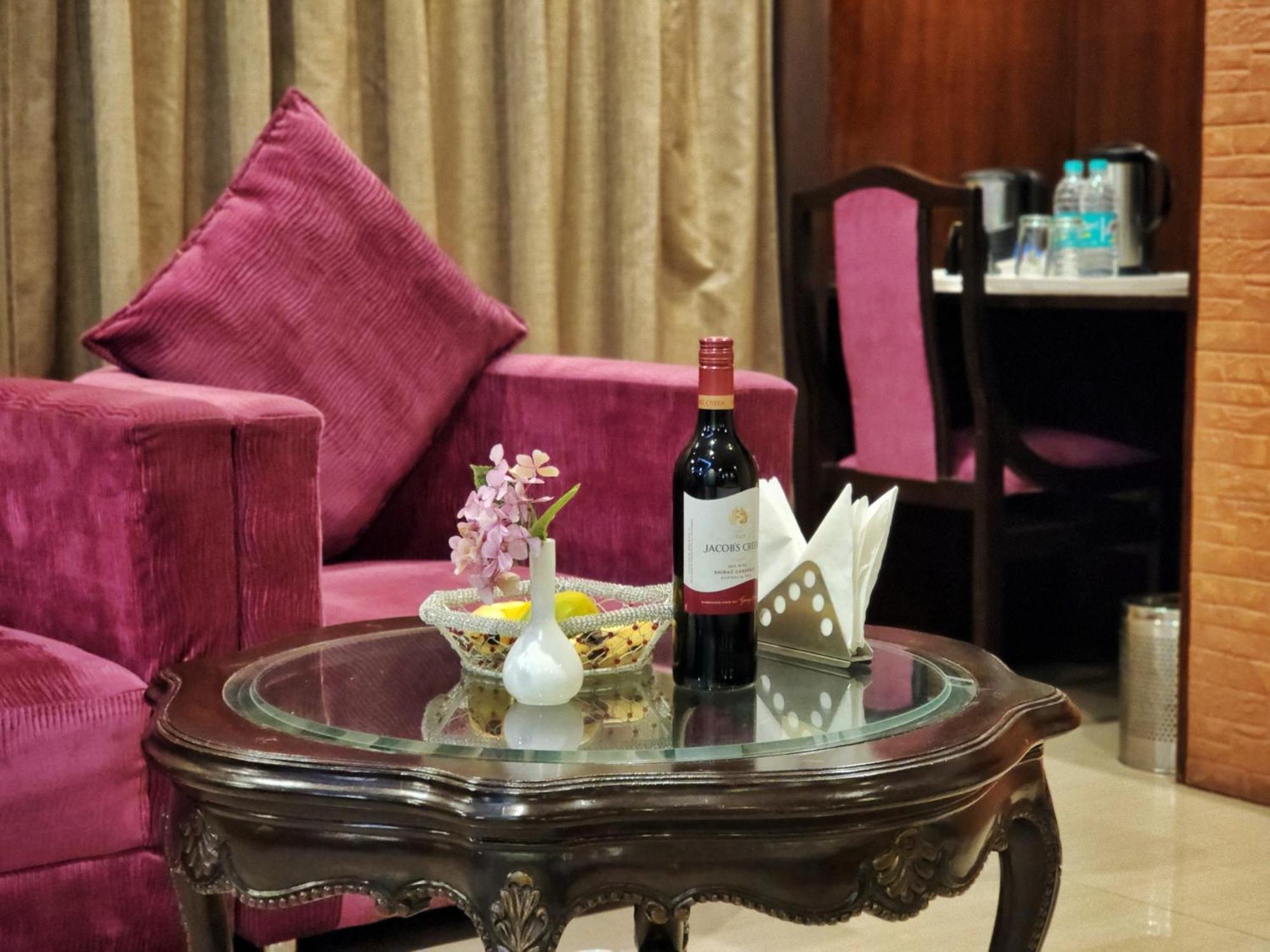 Hotel Surya Shimla Exteriör bild