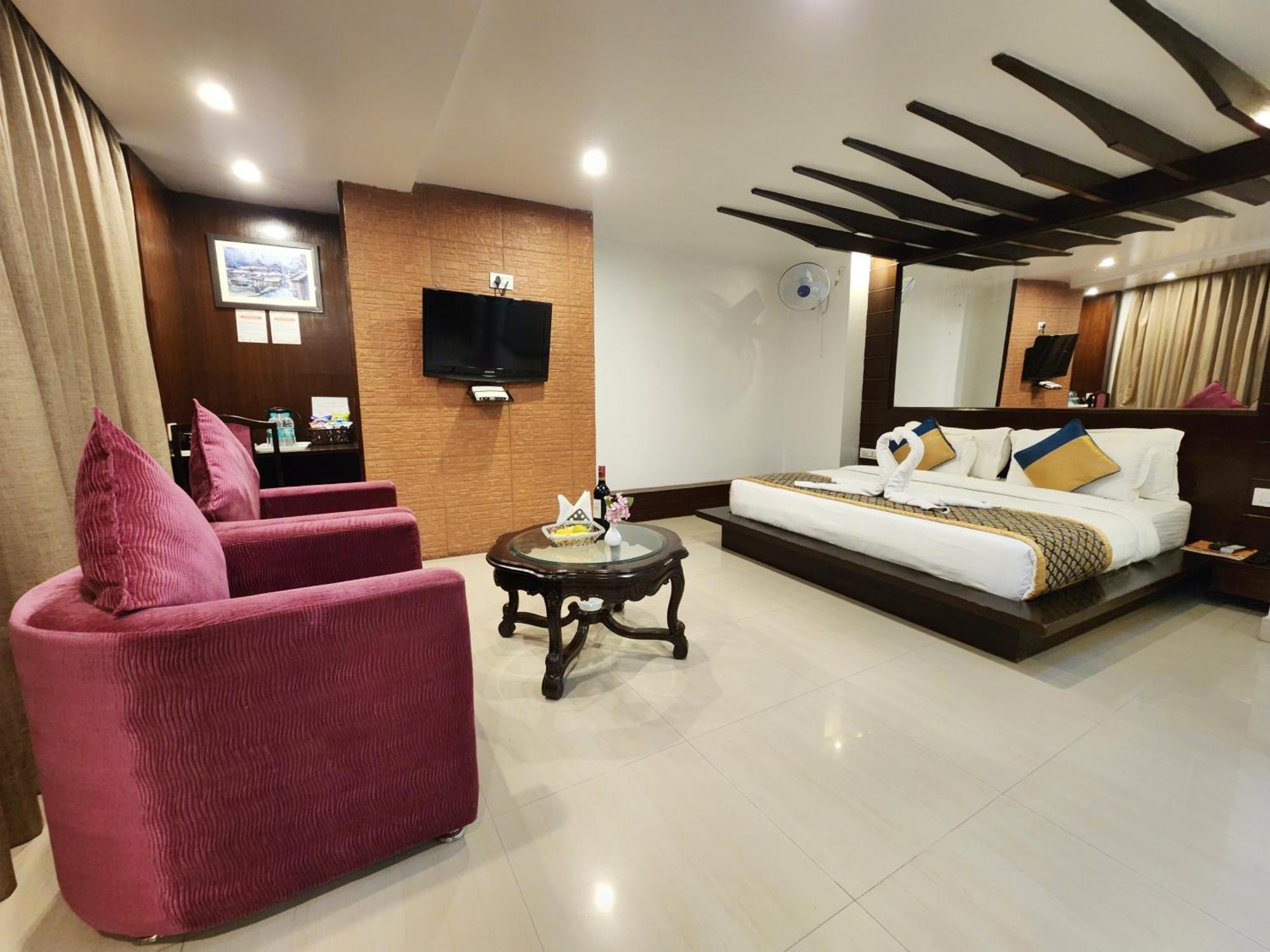 Hotel Surya Shimla Exteriör bild
