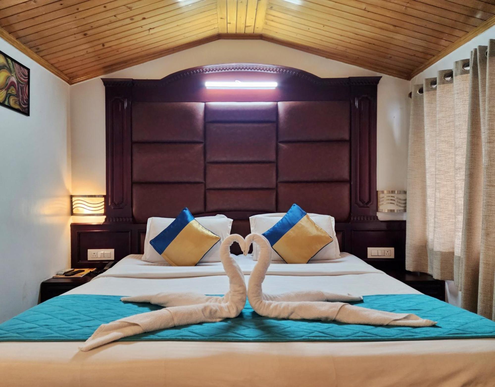 Hotel Surya Shimla Exteriör bild