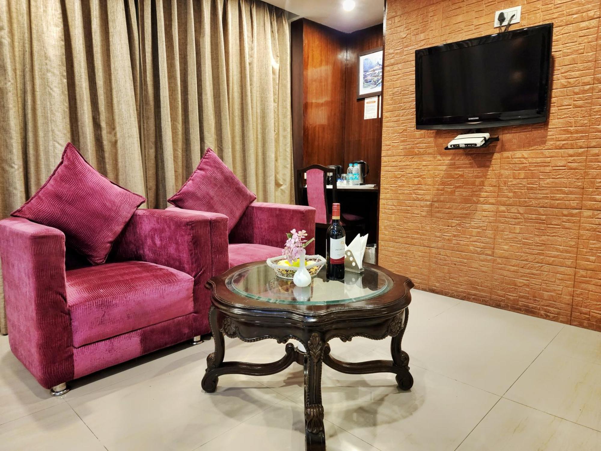 Hotel Surya Shimla Exteriör bild