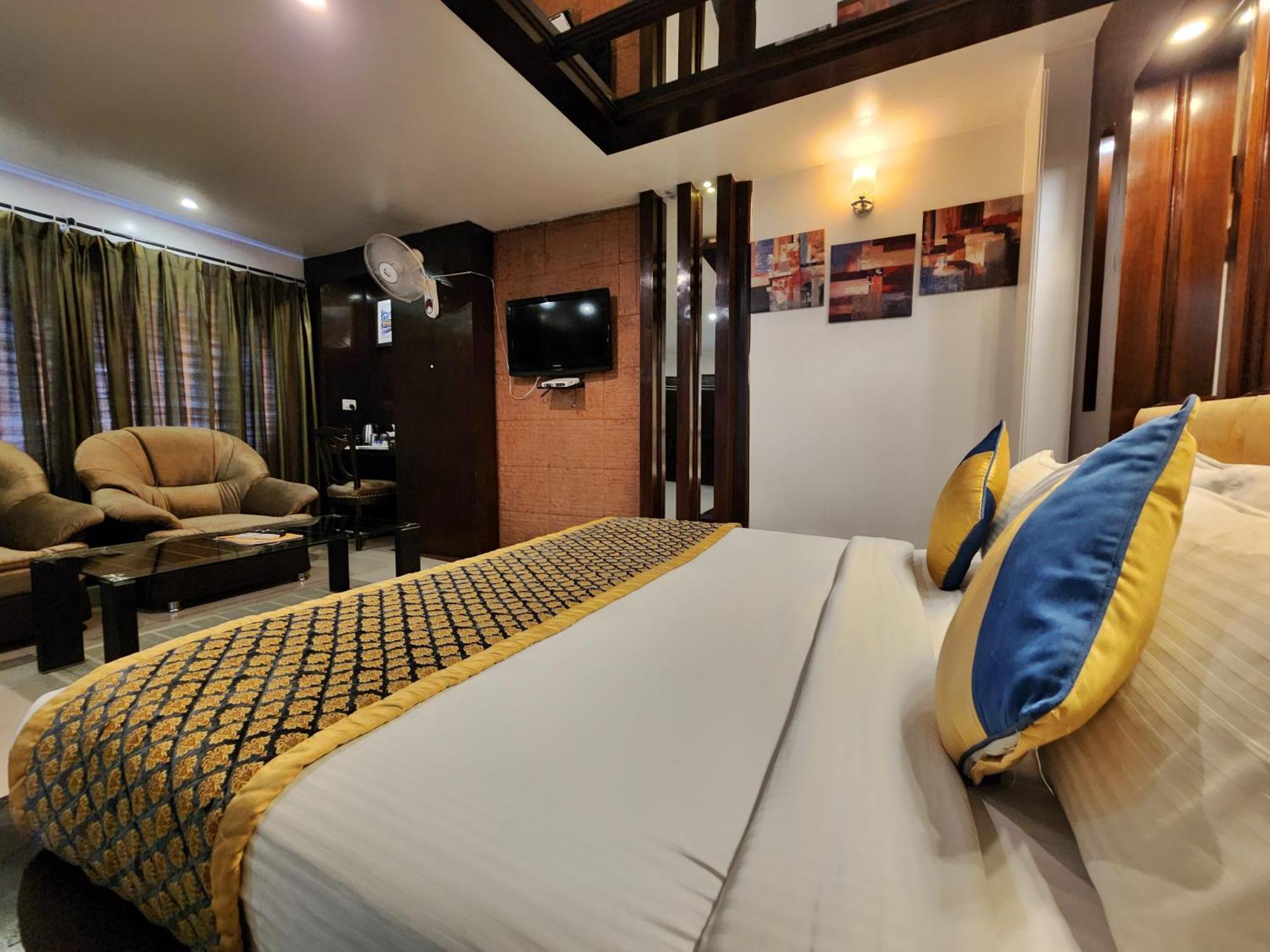 Hotel Surya Shimla Exteriör bild