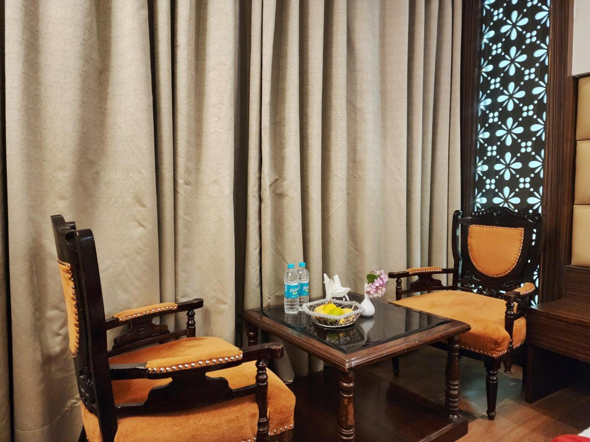 Hotel Surya Shimla Exteriör bild