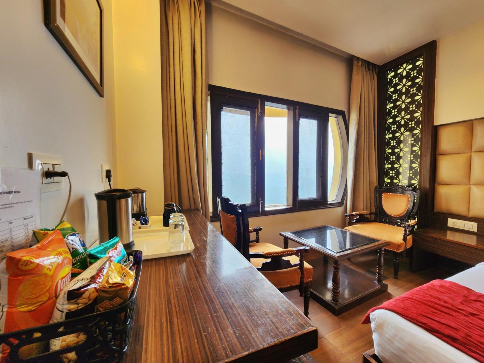 Hotel Surya Shimla Exteriör bild