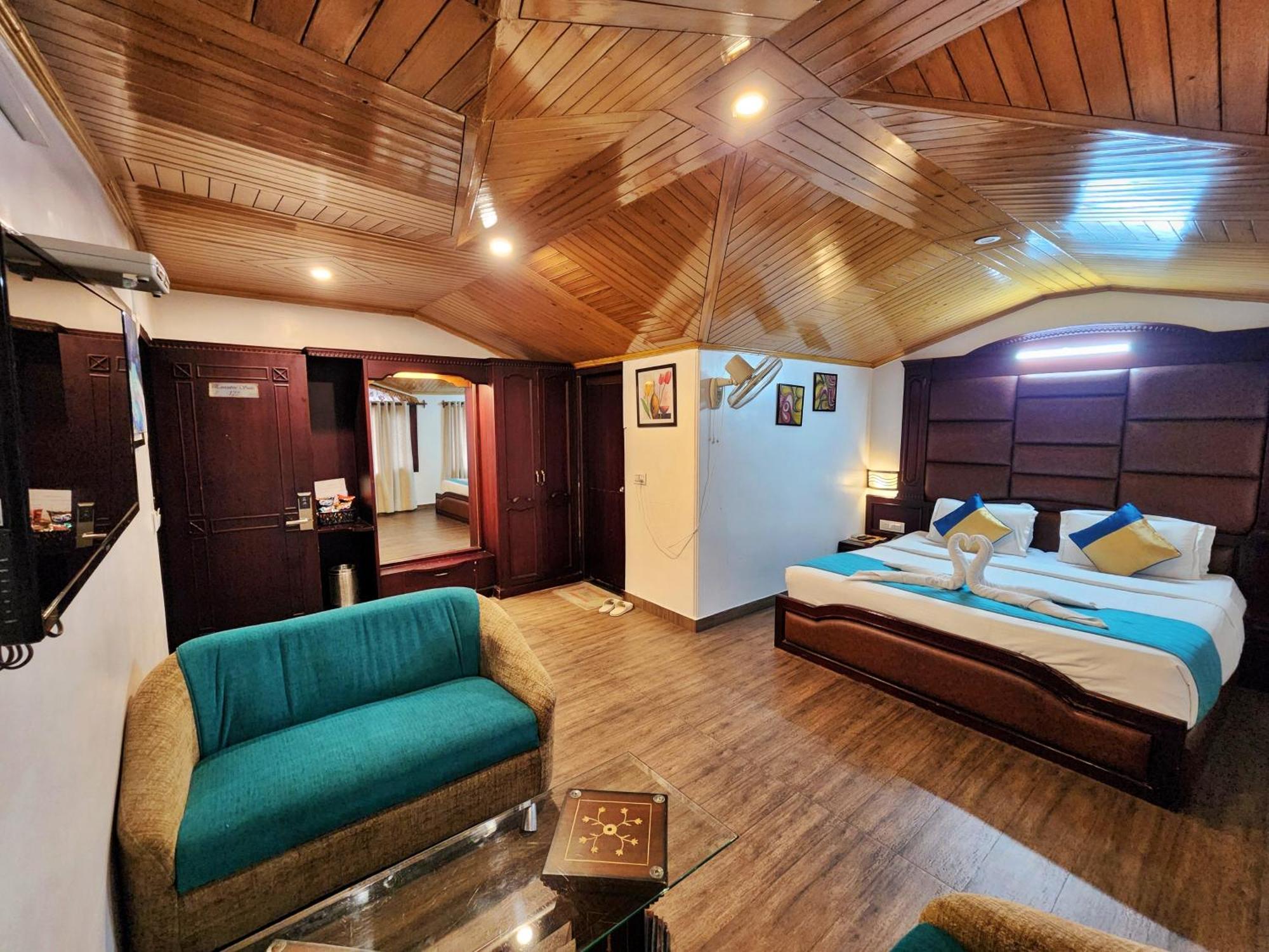 Hotel Surya Shimla Exteriör bild