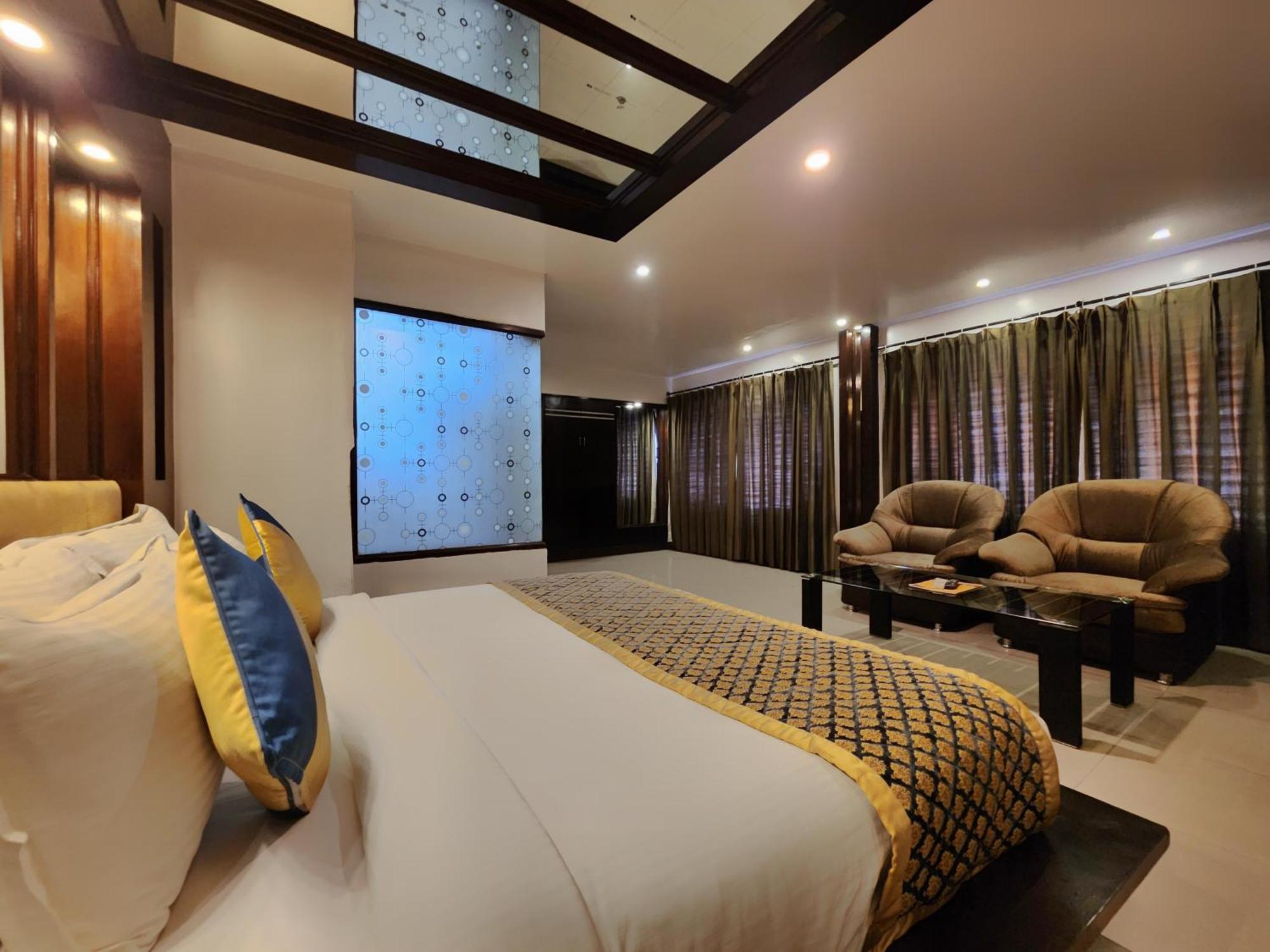 Hotel Surya Shimla Exteriör bild