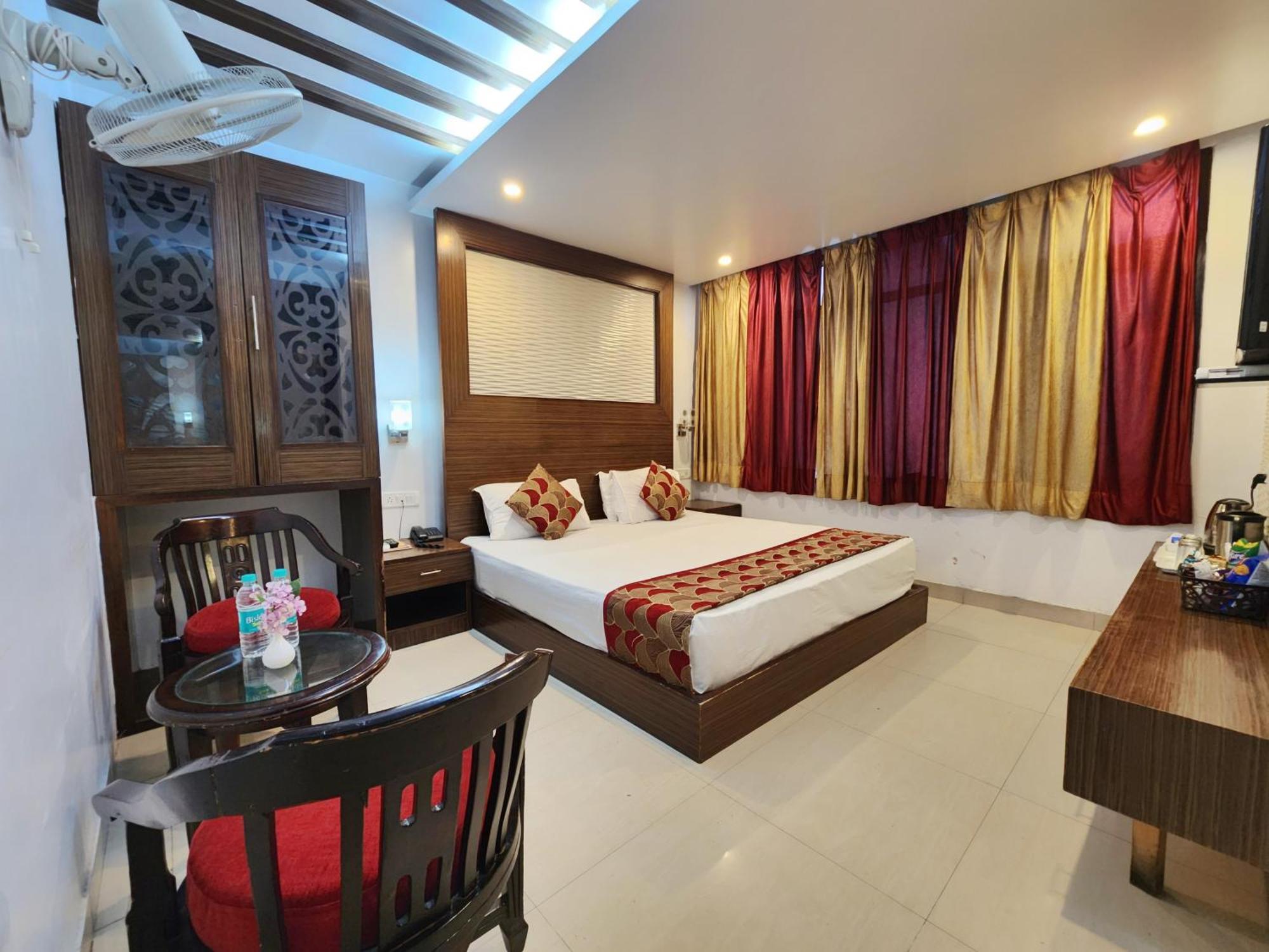 Hotel Surya Shimla Exteriör bild