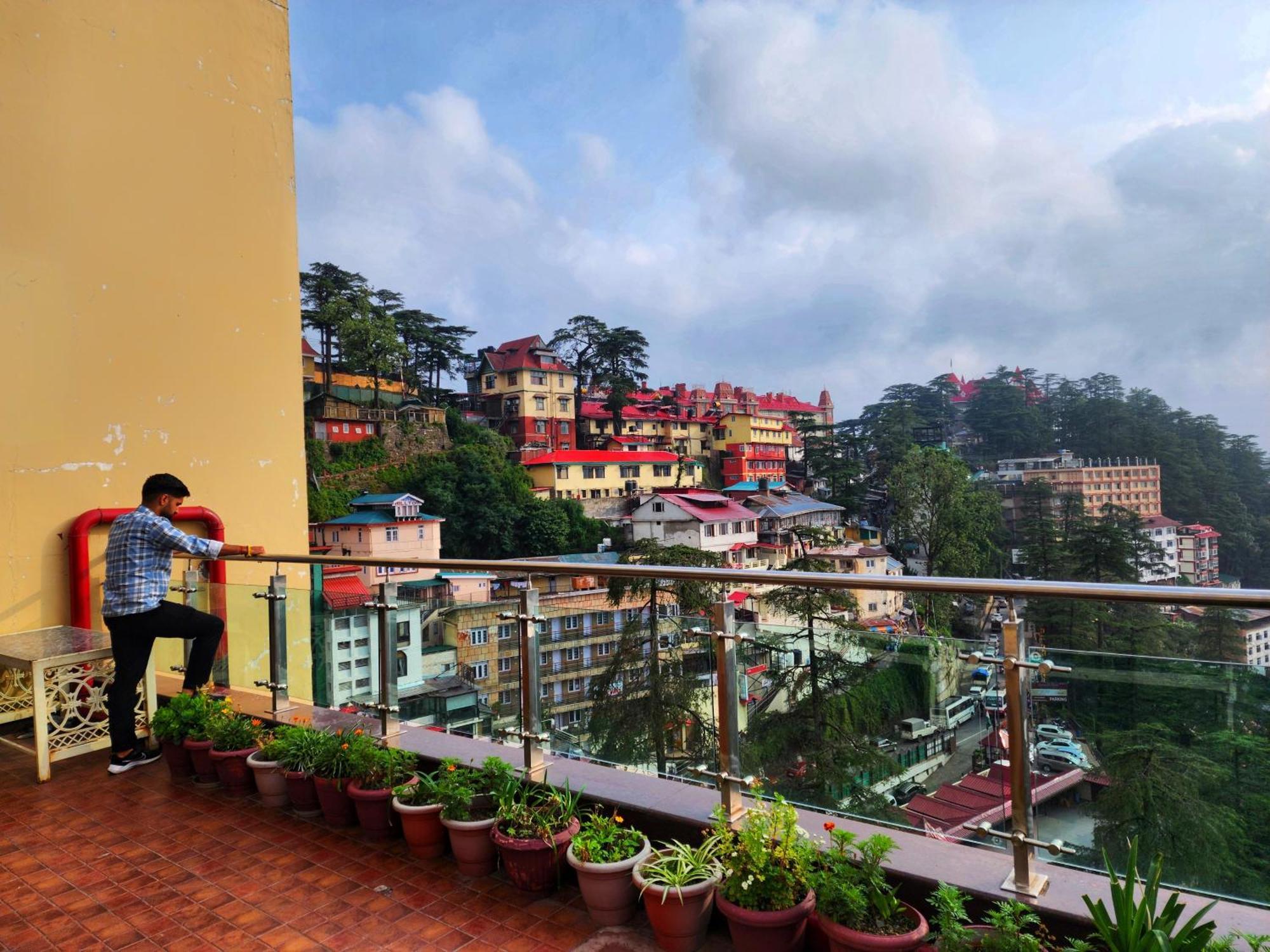 Hotel Surya Shimla Exteriör bild
