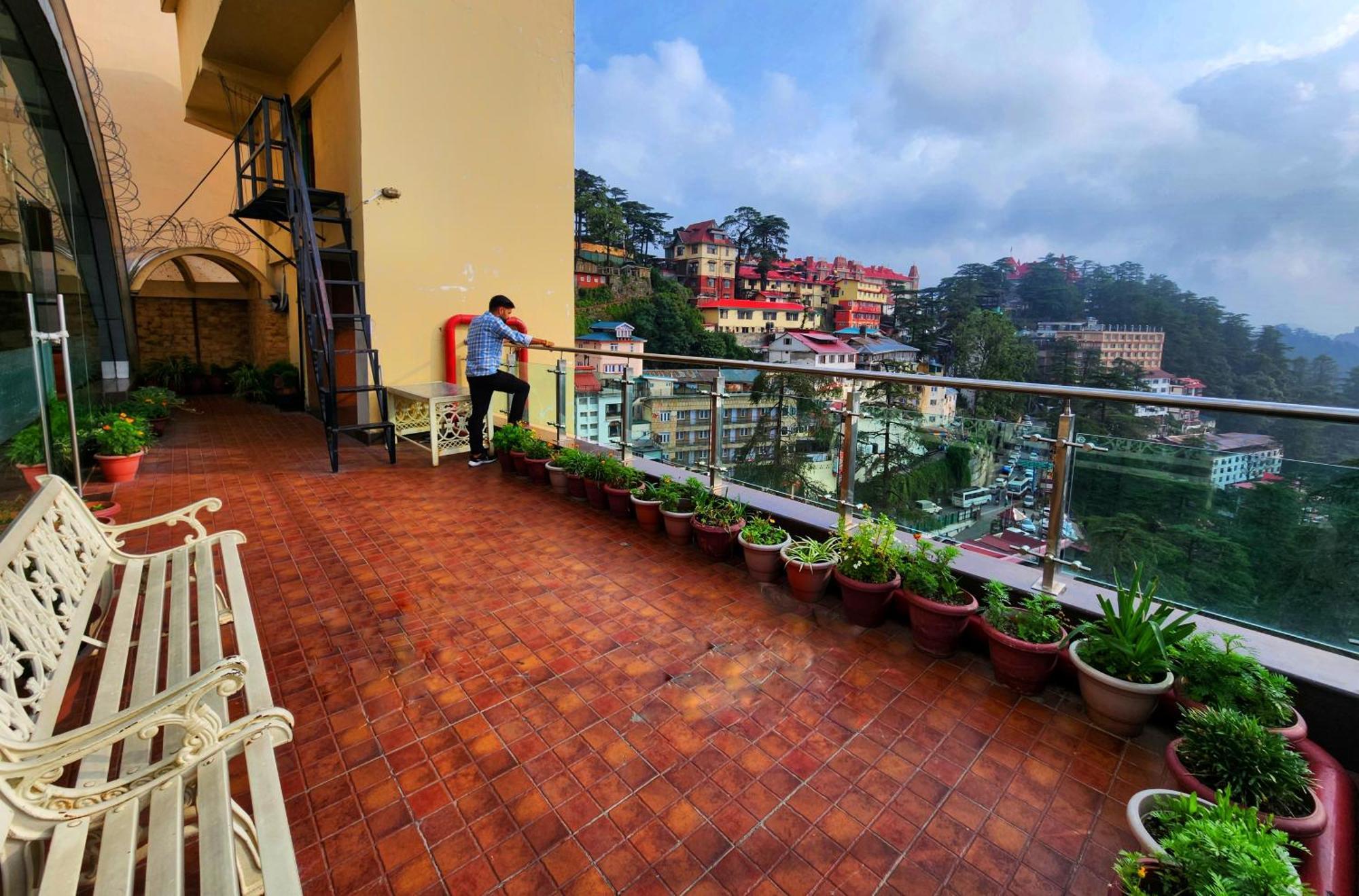 Hotel Surya Shimla Exteriör bild