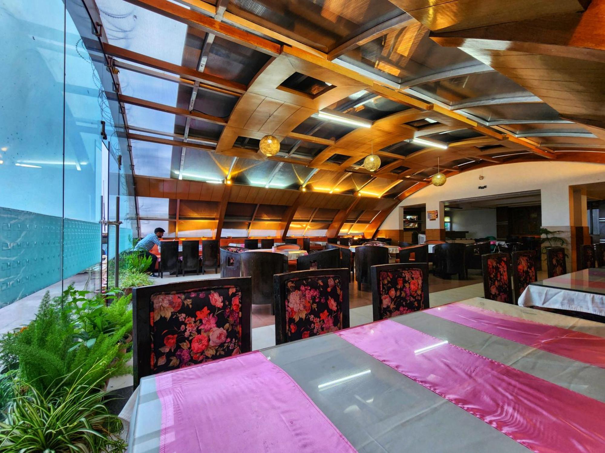 Hotel Surya Shimla Exteriör bild